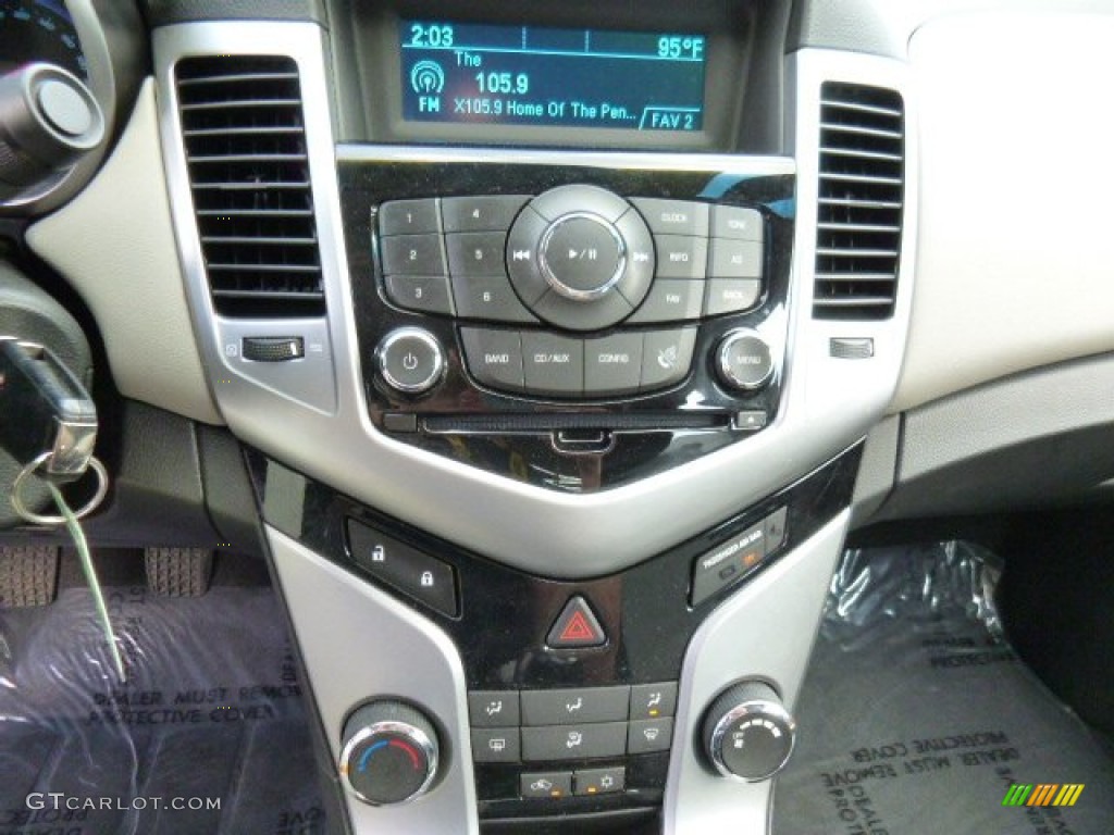 2011 Cruze LS - Taupe Gray Metallic / Jet Black/Medium Titanium photo #19