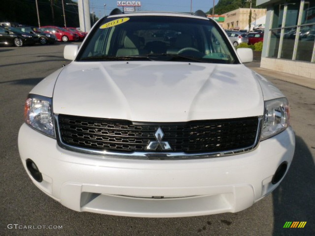 2011 Endeavor SE AWD - White Pearl / Black photo #3