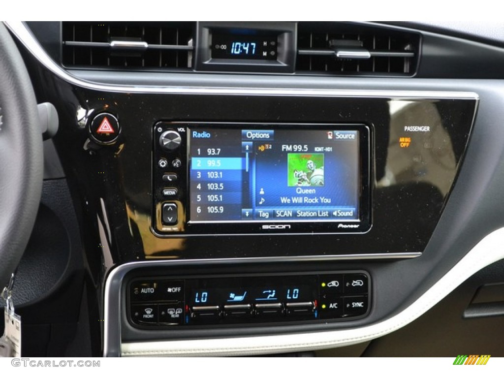 2016 Scion iM Standard iM Model Controls Photo #107000194