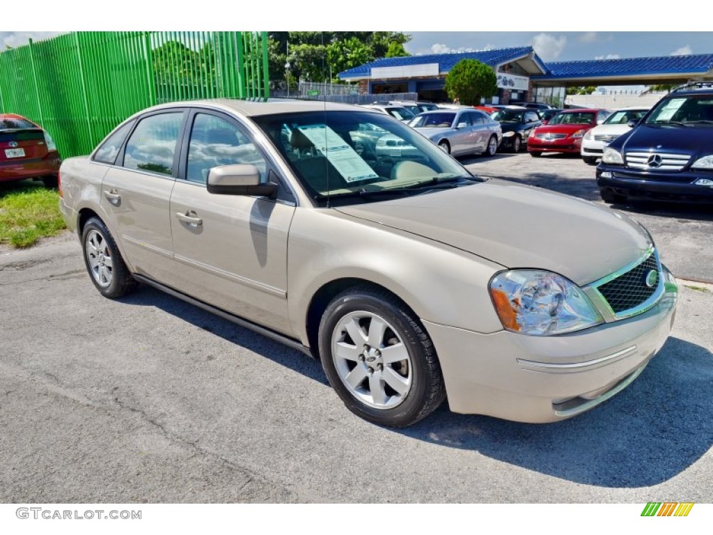 2005 Five Hundred SEL - Pueblo Gold Metallic / Shale Grey photo #28