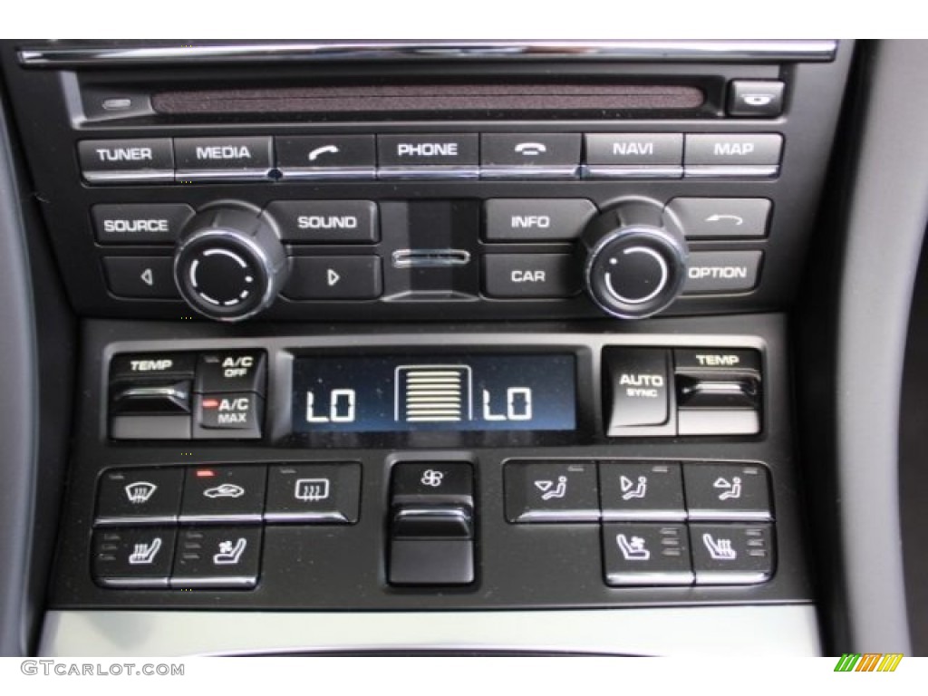2016 Porsche 911 Turbo S Coupe Controls Photo #107002570
