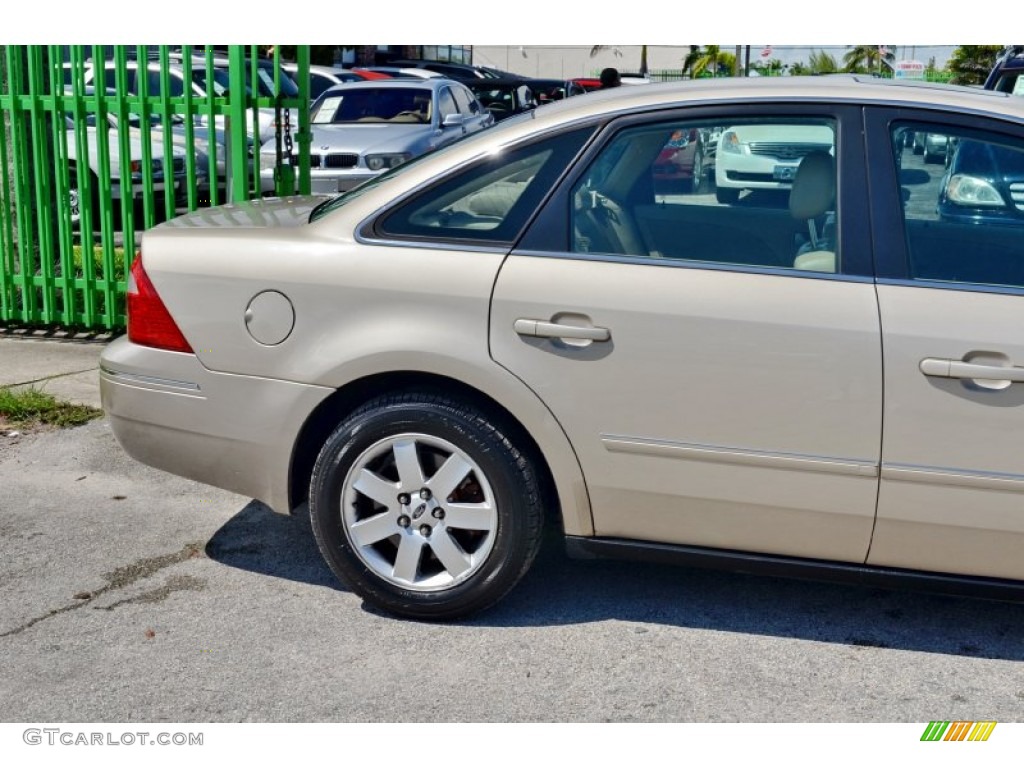 2005 Five Hundred SEL - Pueblo Gold Metallic / Shale Grey photo #32