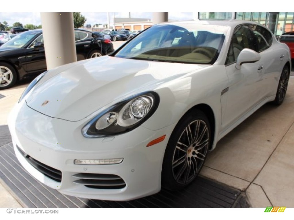 2016 Porsche Panamera 4 Edition Exterior Photos