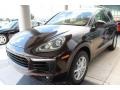 Front 3/4 View of 2016 Cayenne 