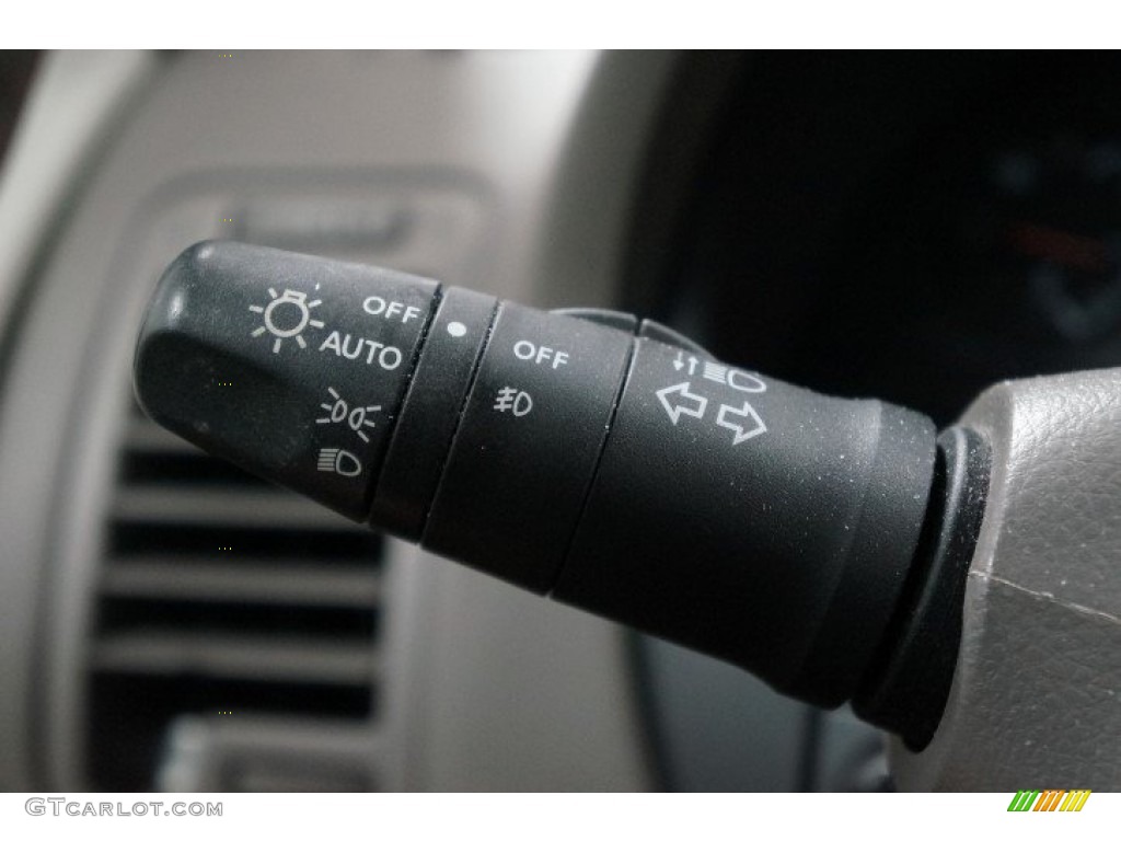2003 Nissan Maxima GLE Controls Photo #107005660