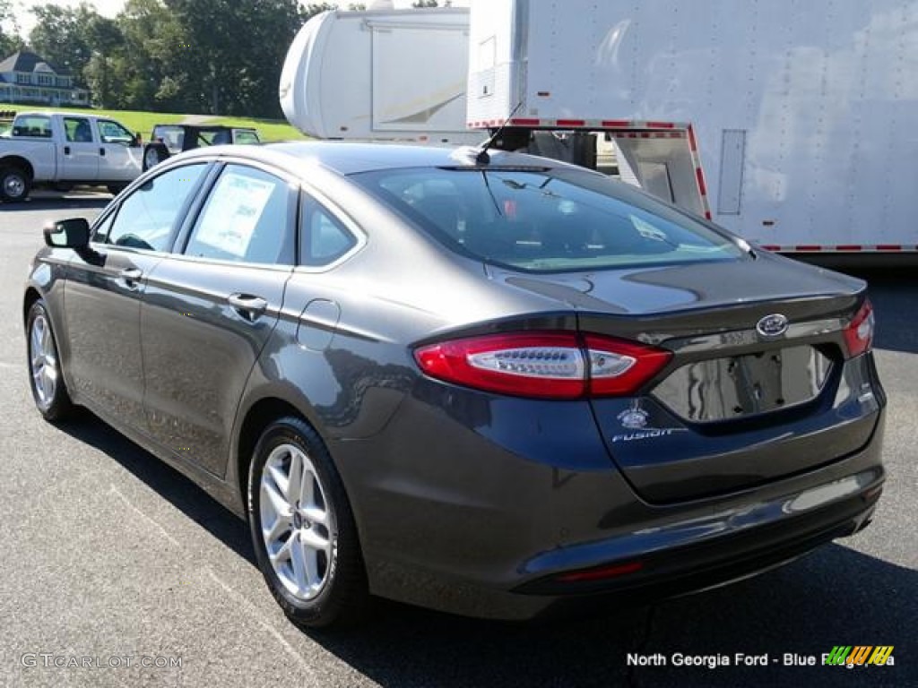 2016 Fusion SE - Magnetic Metallic / Charcoal Black photo #3