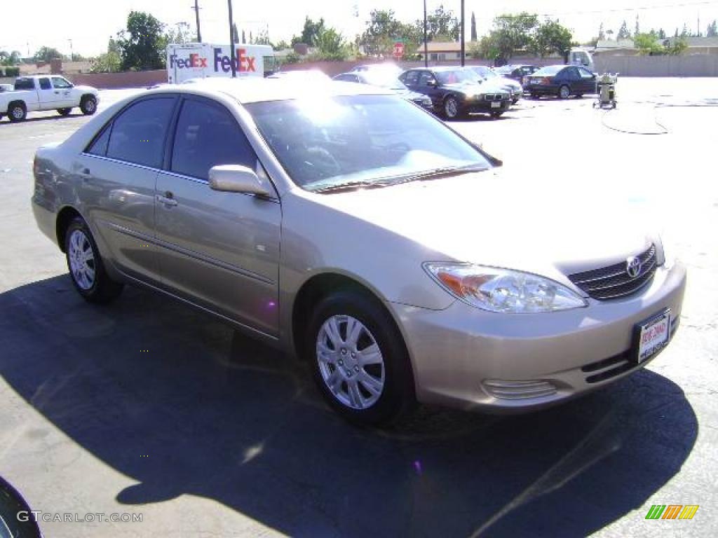 2003 Camry LE - Desert Sand Mica / Taupe photo #4