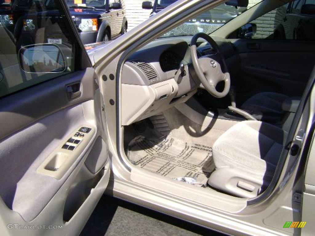 2003 Camry LE - Desert Sand Mica / Taupe photo #7