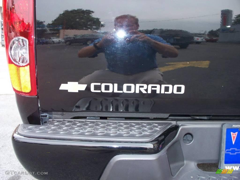 2005 Colorado Regular Cab - Black / Medium Dark Pewter photo #11