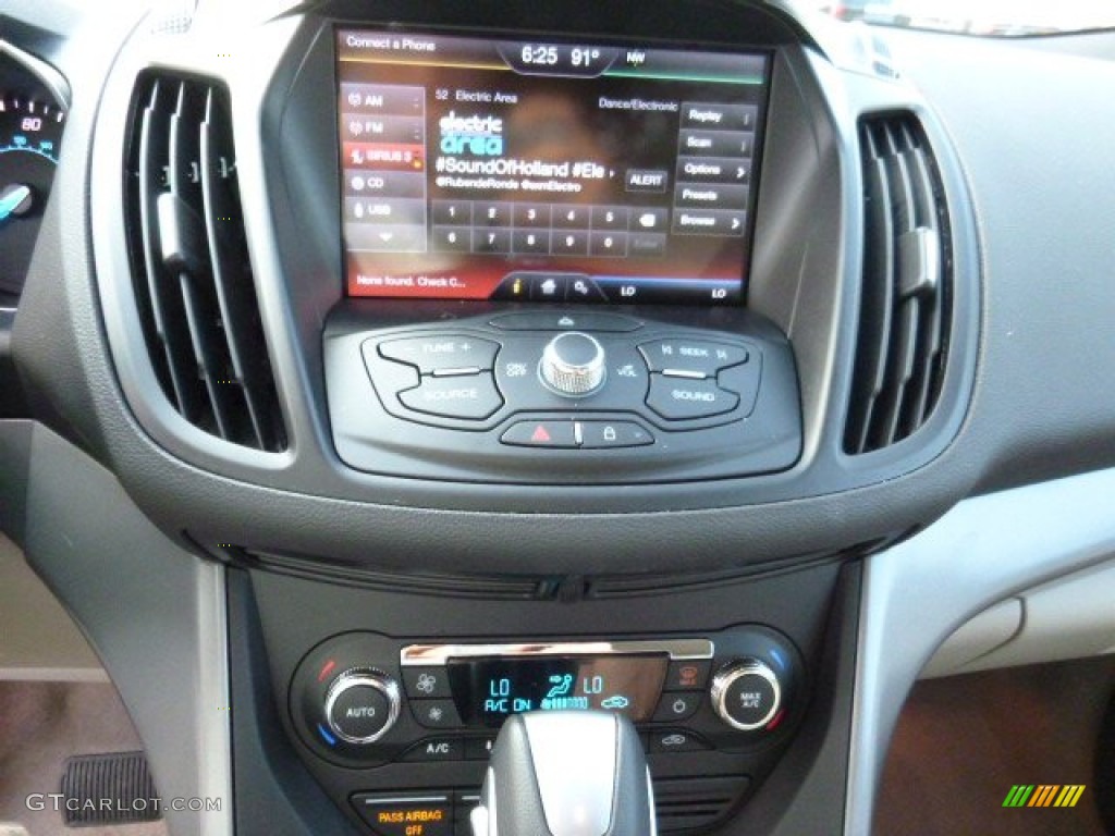 2015 Escape SE - Oxford White / Medium Light Stone photo #12