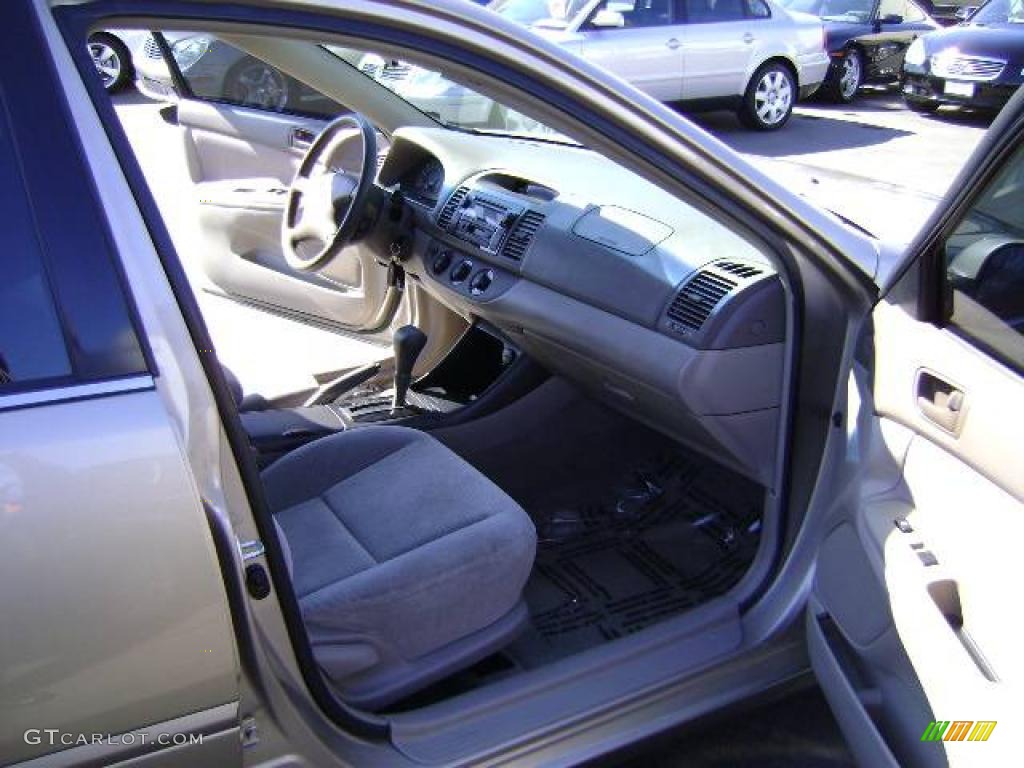 2003 Camry LE - Desert Sand Mica / Taupe photo #10