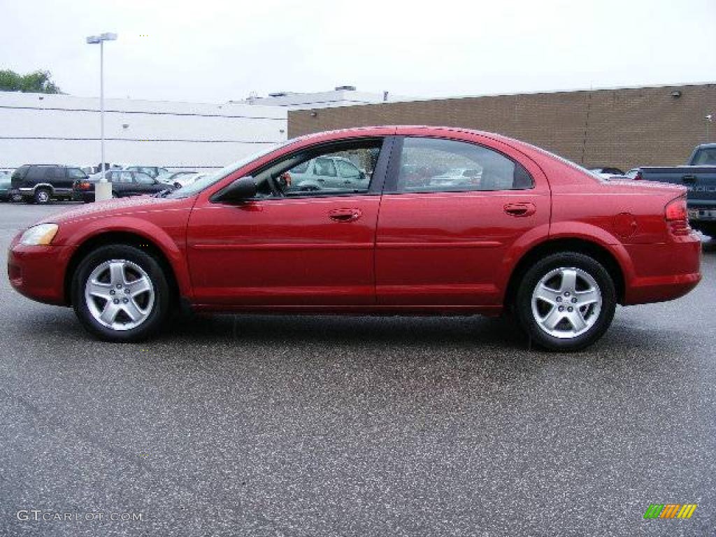 2002 Stratus SE Sedan - Inferno Red Pearl / Dark Slate Gray photo #2