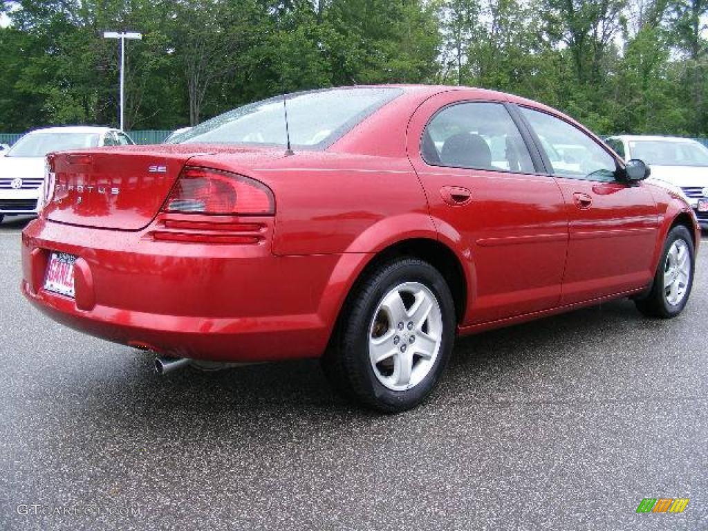 2002 Stratus SE Sedan - Inferno Red Pearl / Dark Slate Gray photo #5