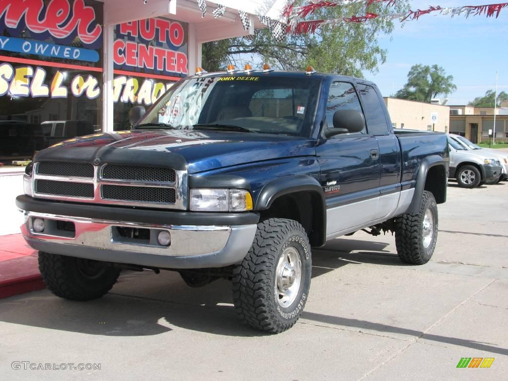 2001 Ram 2500 SLT Quad Cab 4x4 - Intense Blue Pearl / Mist Gray photo #2