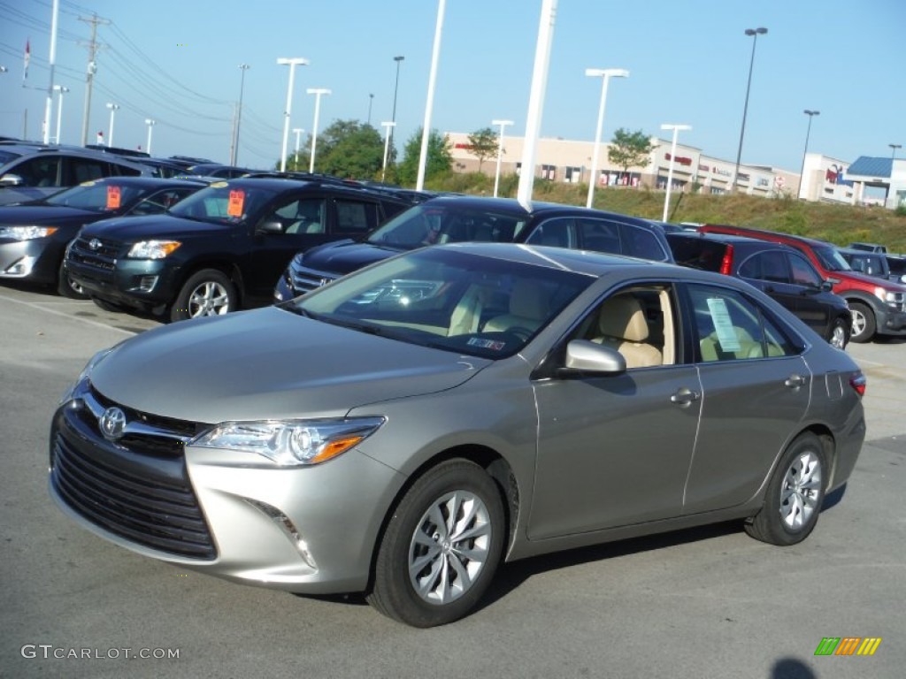 Creme Brulee Mica 2015 Toyota Camry LE Exterior Photo #107019222