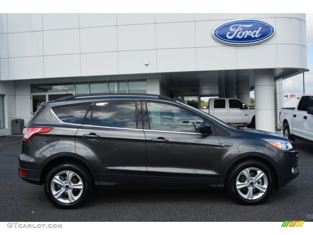 2016 Escape SE - Magnetic Metallic / Charcoal Black photo #2