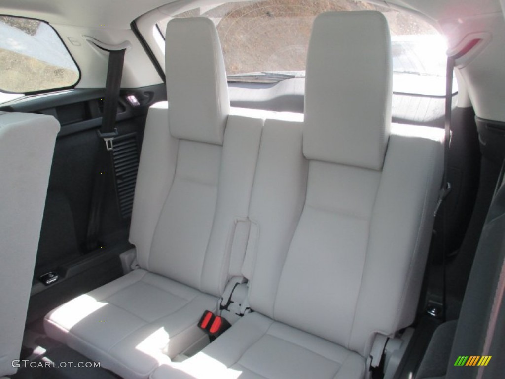 2016 Land Rover Discovery Sport HSE 4WD Rear Seat Photo #107023671