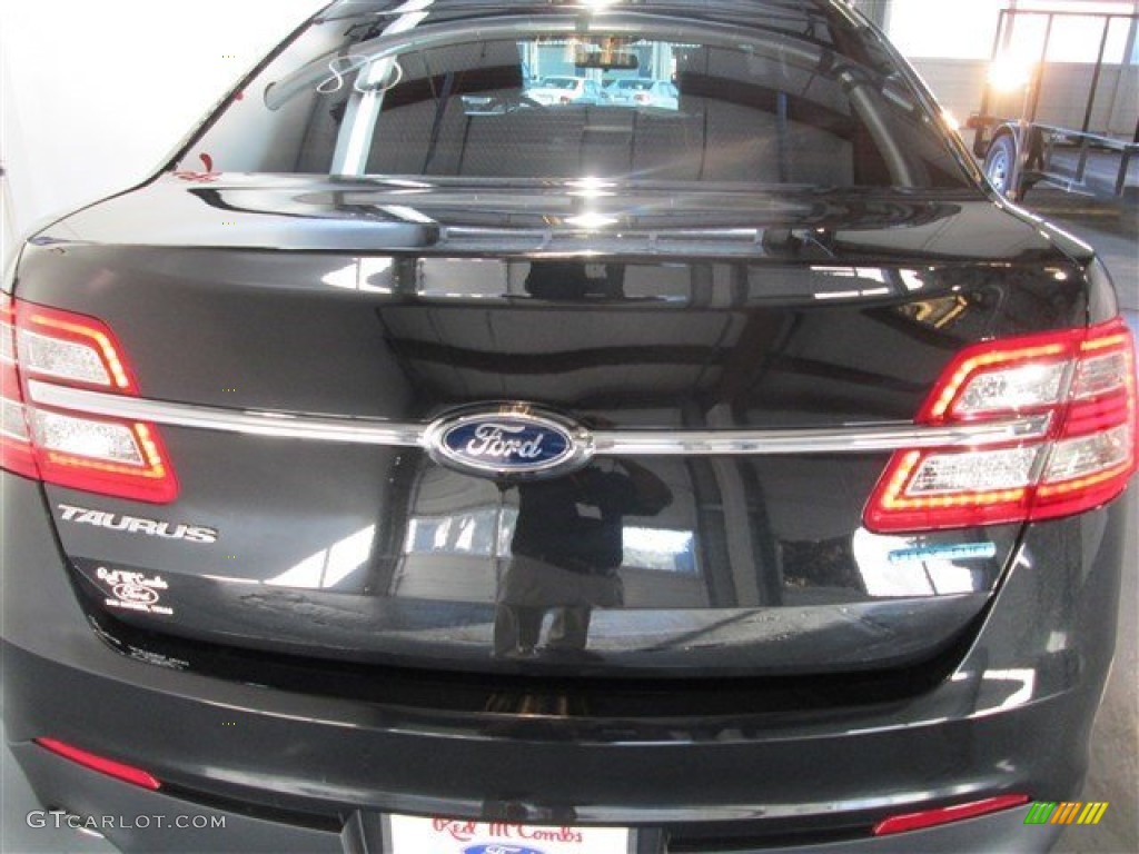 2015 Taurus SE - Tuxedo Black Metallic / Dune photo #5