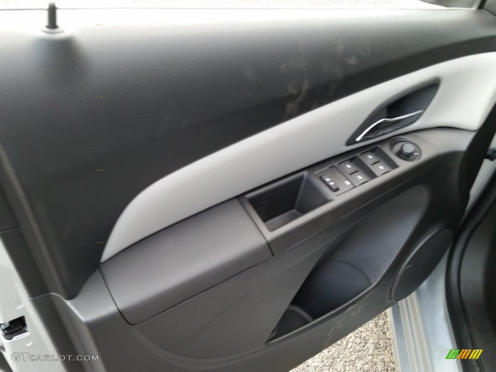 2016 Cruze Limited LT - Silver Ice Metallic / Medium Titanium photo #8