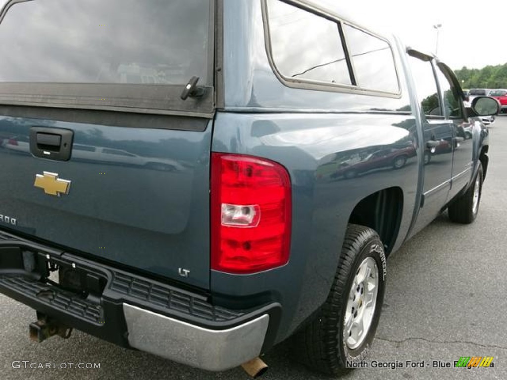 2009 Silverado 1500 LT XFE Crew Cab - Blue Granite Metallic / Light Cashmere photo #32