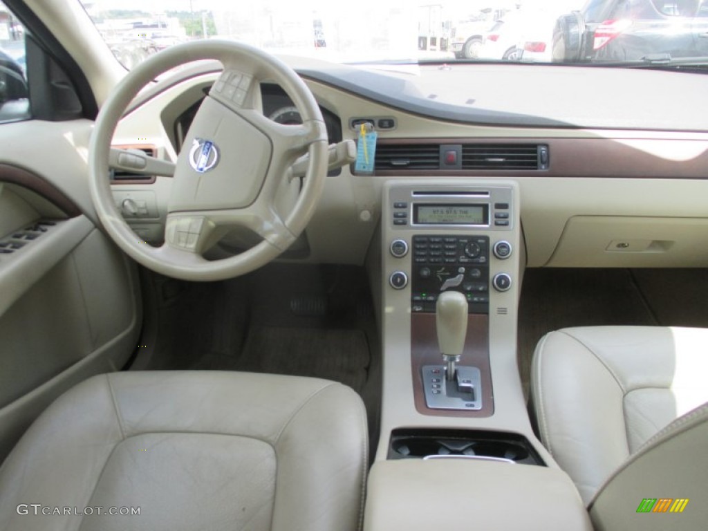 2010 XC70 3.2 AWD - Black / Sandstone photo #5