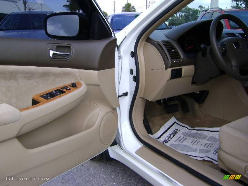 2004 Accord EX Sedan - Taffeta White / Ivory photo #16