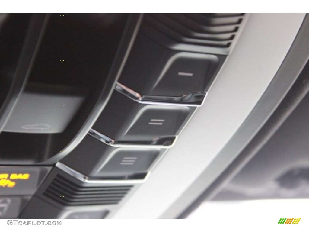 2016 Porsche Cayenne S E-Hybrid Controls Photo #107063776