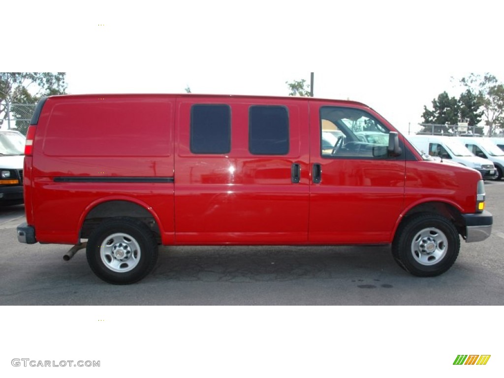 2005 Express 2500 Commercial Van - Victory Red / Medium Dark Pewter photo #2