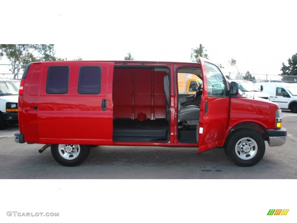 2005 Express 2500 Commercial Van - Victory Red / Medium Dark Pewter photo #3
