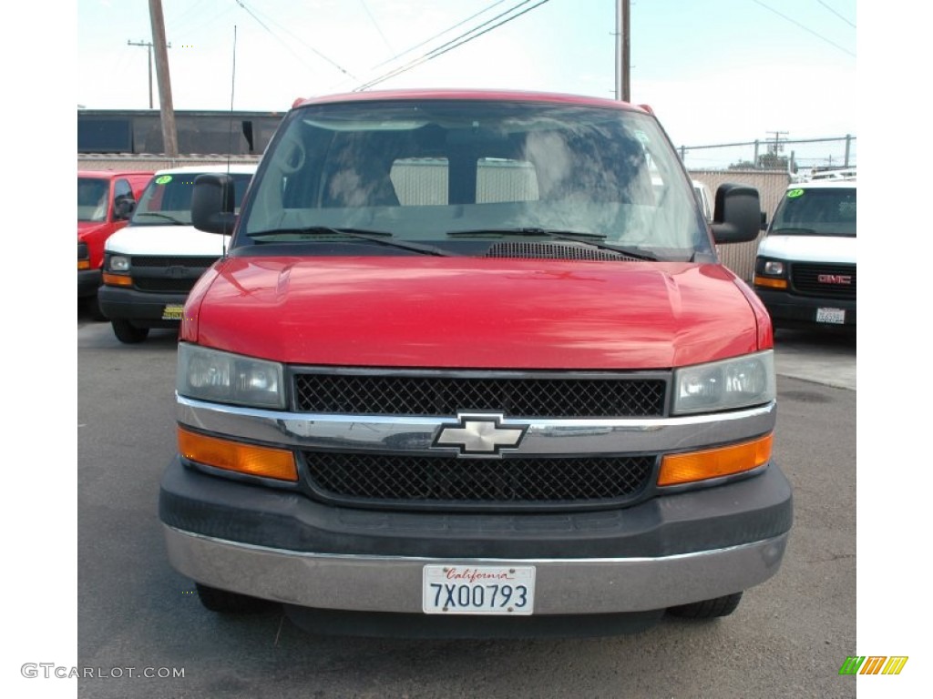 2005 Express 2500 Commercial Van - Victory Red / Medium Dark Pewter photo #12