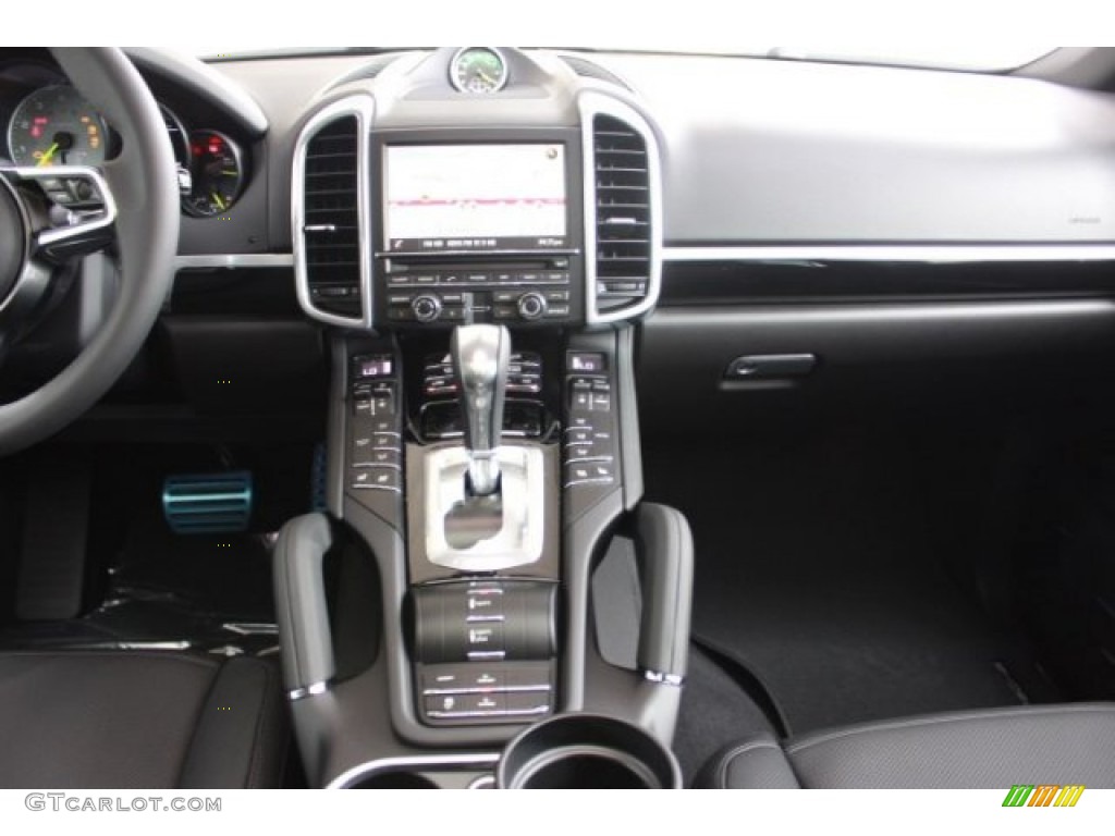 2016 Porsche Cayenne S E-Hybrid Controls Photo #107063977