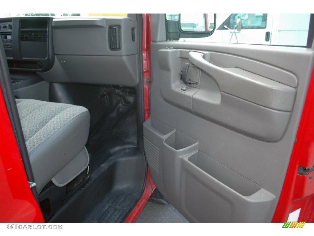 2005 Express 2500 Commercial Van - Victory Red / Medium Dark Pewter photo #13