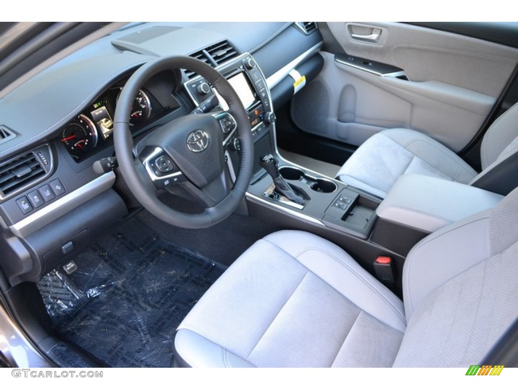 Ash Interior 2016 Toyota Camry XSE Photo #107064418