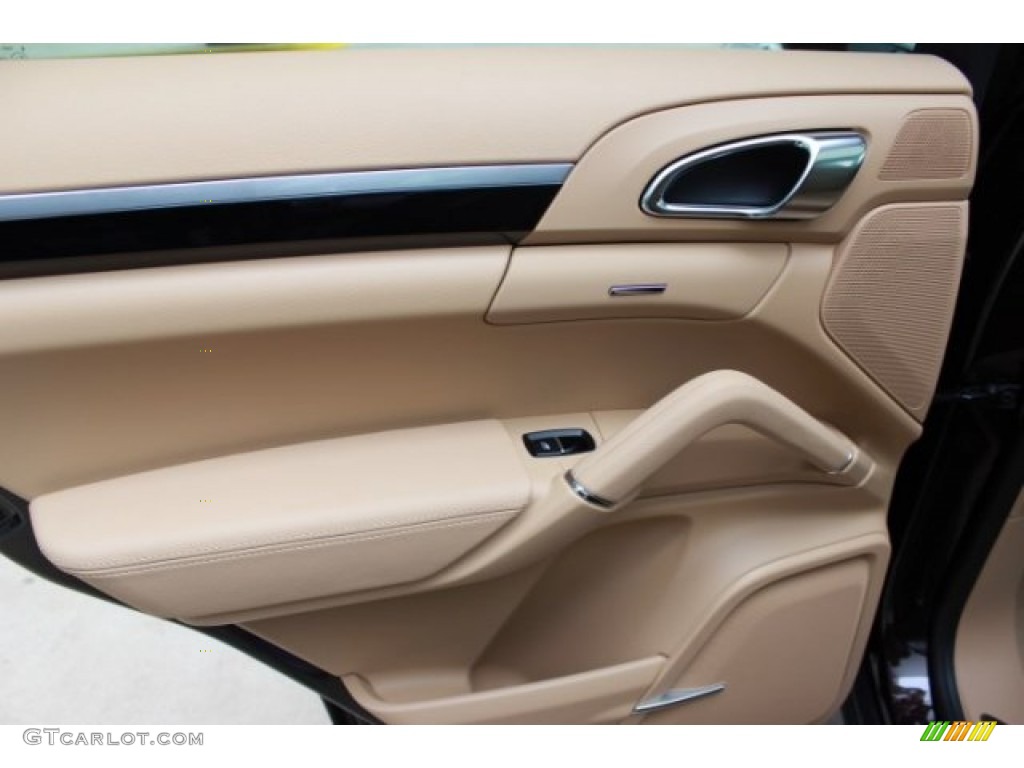 2016 Cayenne  - Mahogany Metallic / Luxor Beige photo #31