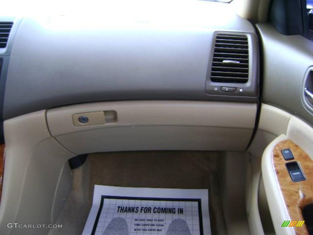 2004 Accord EX Sedan - Taffeta White / Ivory photo #30