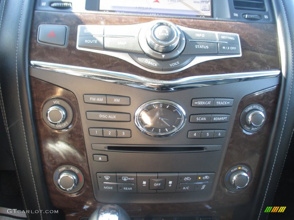 2015 Infiniti QX80 AWD Controls Photo #107079098