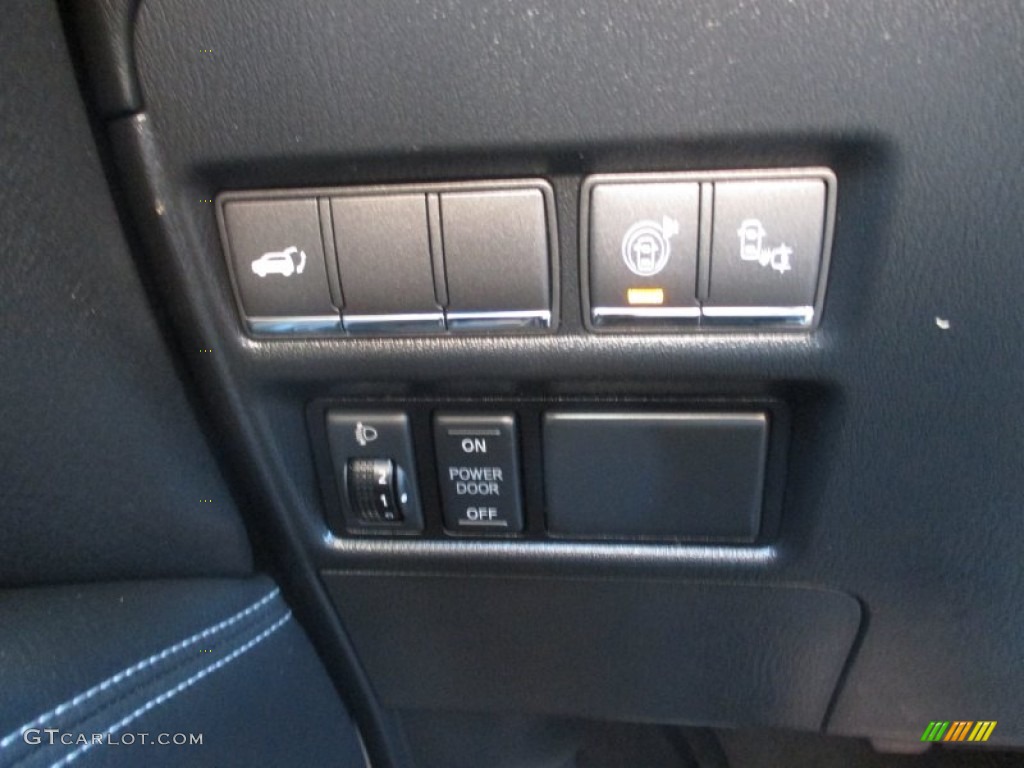 2015 Infiniti QX80 AWD Controls Photo #107079174