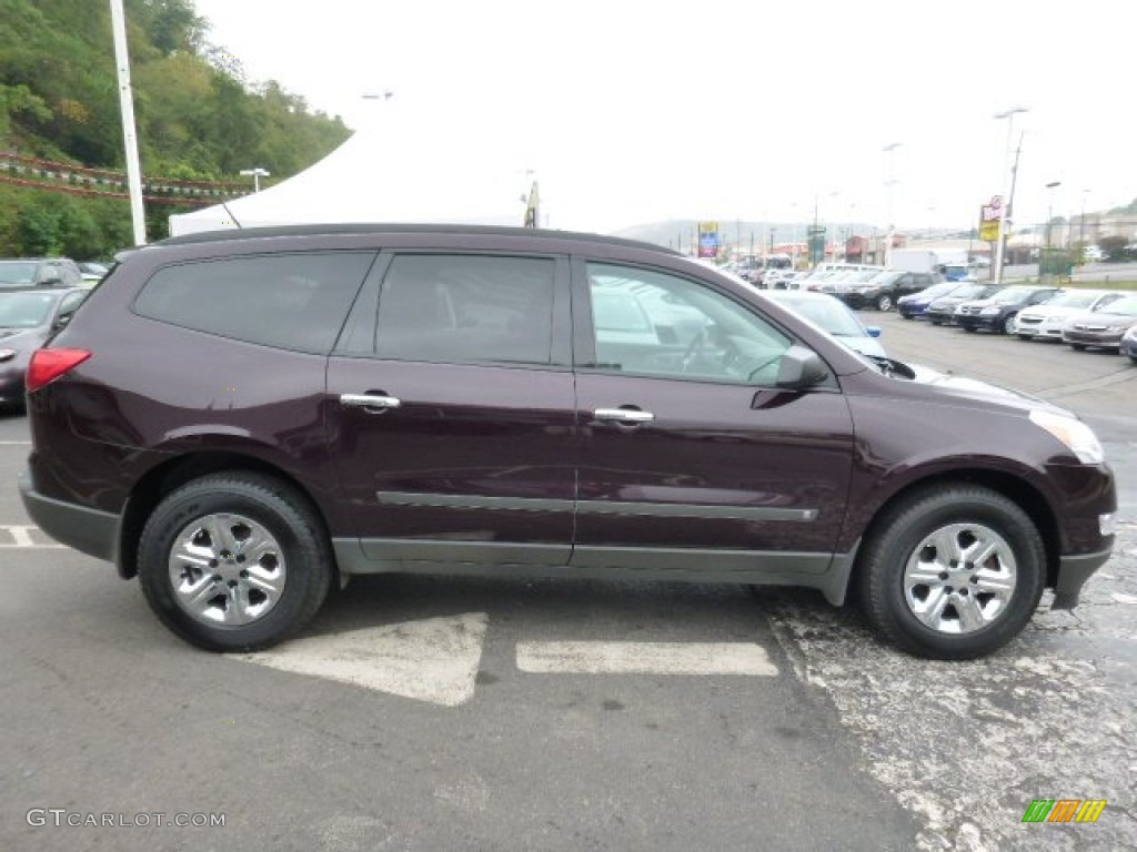 2010 Traverse LS - Dark Cherry Metallic / Dark Gray/Light Gray photo #7