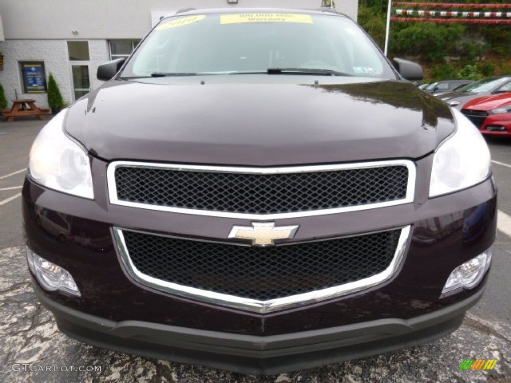 2010 Traverse LS - Dark Cherry Metallic / Dark Gray/Light Gray photo #9