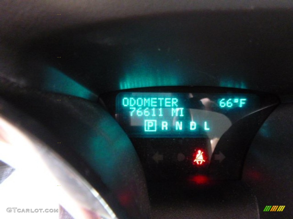 2010 Traverse LS - Dark Cherry Metallic / Dark Gray/Light Gray photo #20