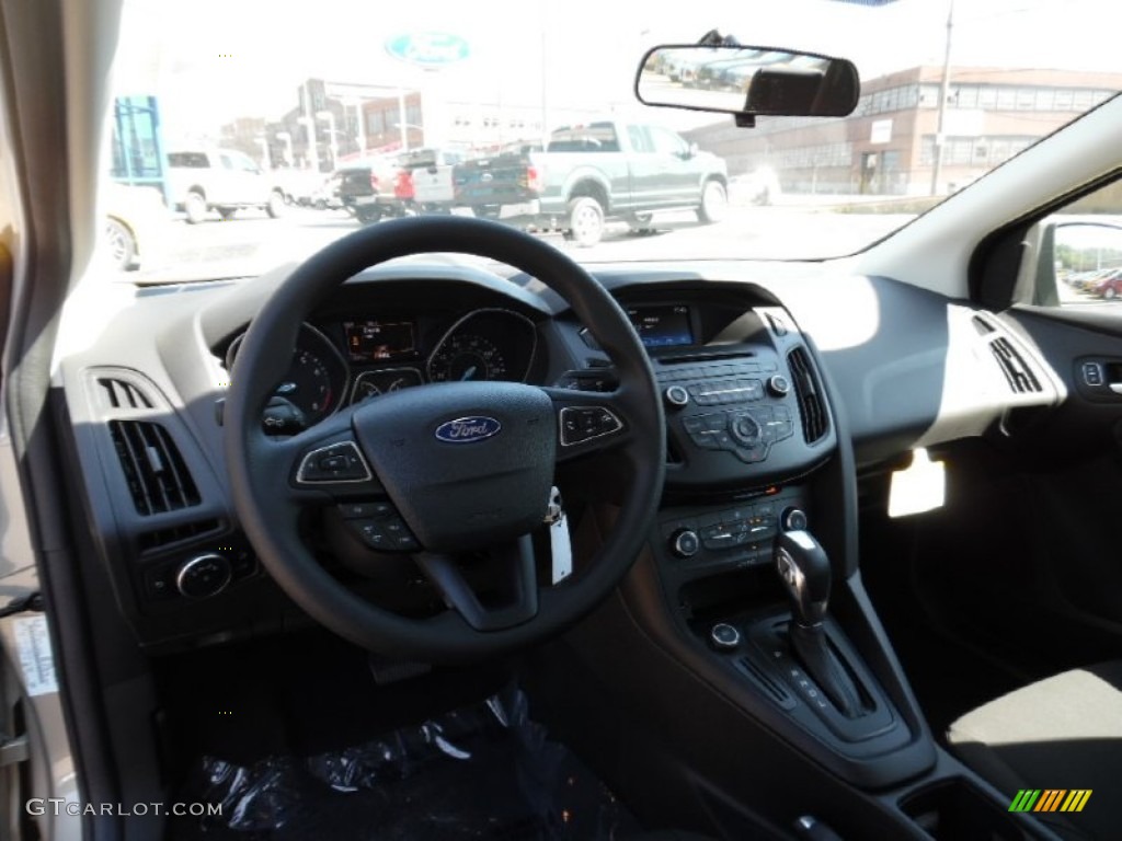 2015 Focus SE Sedan - Tectonic Metallic / Charcoal Black photo #13