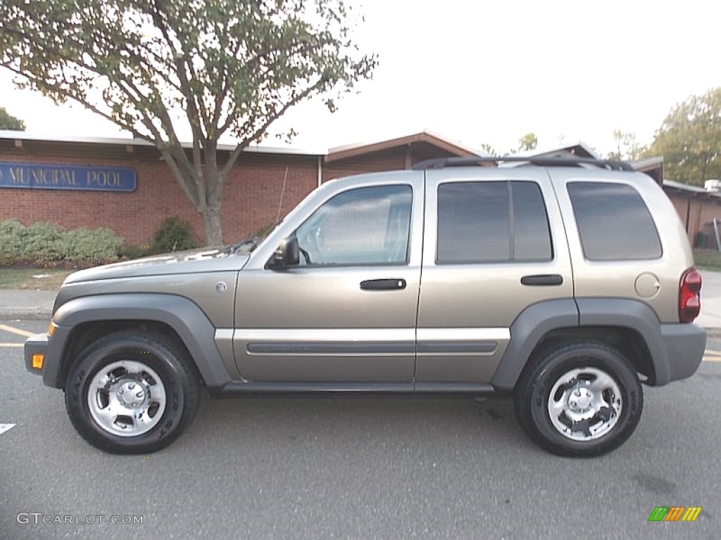 2005 Liberty Sport 4x4 - Light Khaki Metallic / Khaki photo #2