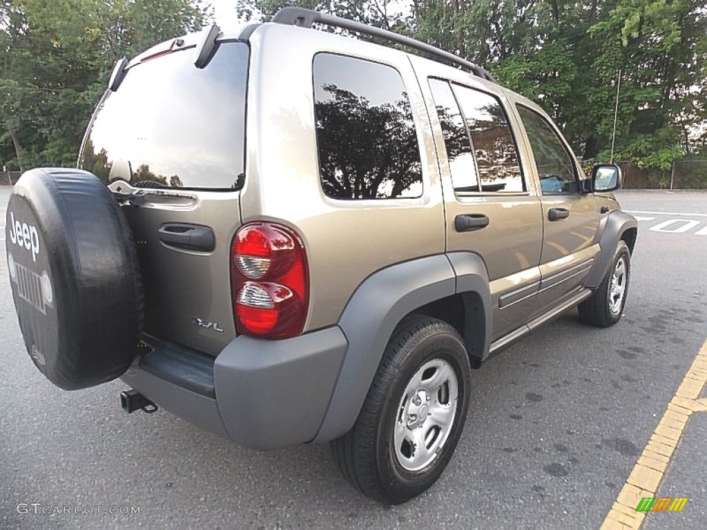 2005 Liberty Sport 4x4 - Light Khaki Metallic / Khaki photo #5