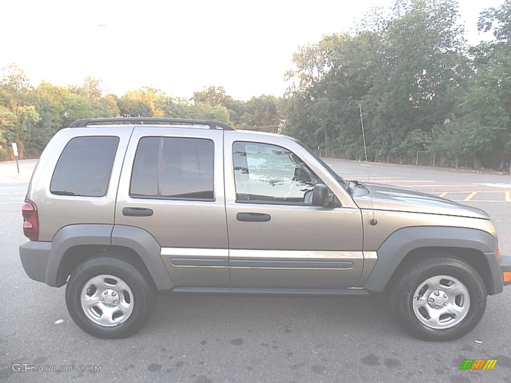 2005 Liberty Sport 4x4 - Light Khaki Metallic / Khaki photo #6