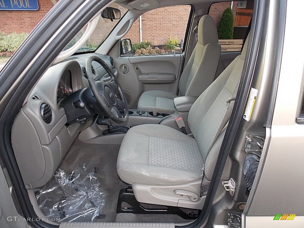 2005 Liberty Sport 4x4 - Light Khaki Metallic / Khaki photo #12