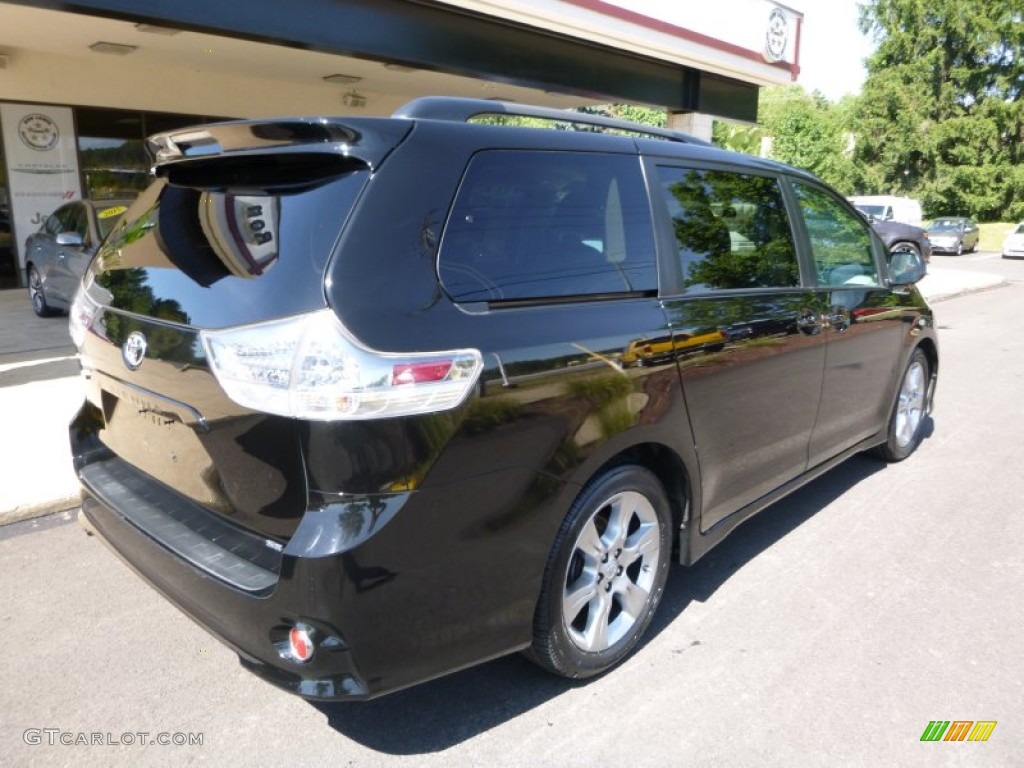 2011 Sienna SE - Black / Dark Charcoal photo #14