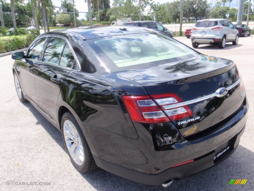 2015 Taurus Limited - Tuxedo Black Metallic / Dune photo #9