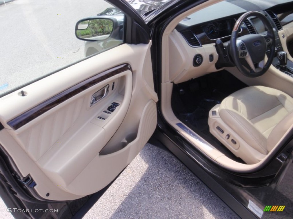 2015 Taurus Limited - Tuxedo Black Metallic / Dune photo #17