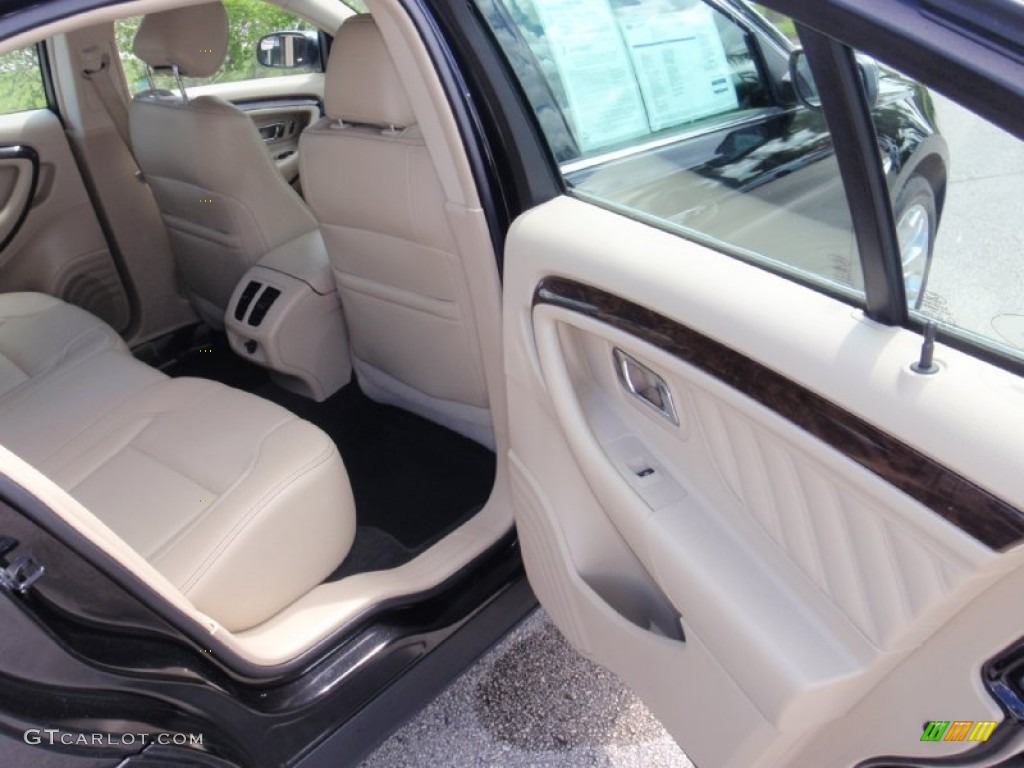 2015 Taurus Limited - Tuxedo Black Metallic / Dune photo #22