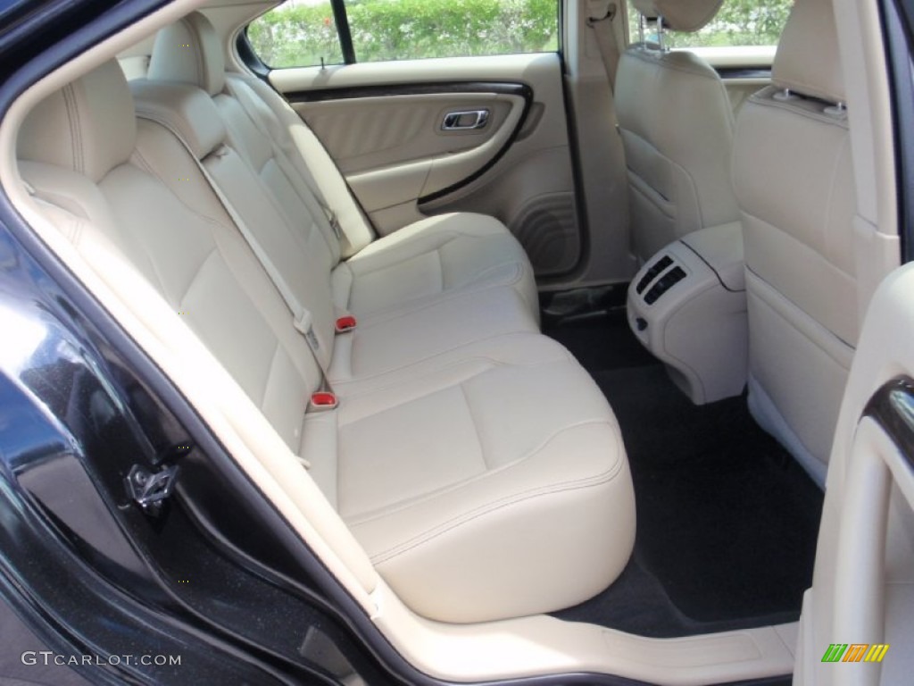 2015 Taurus Limited - Tuxedo Black Metallic / Dune photo #23